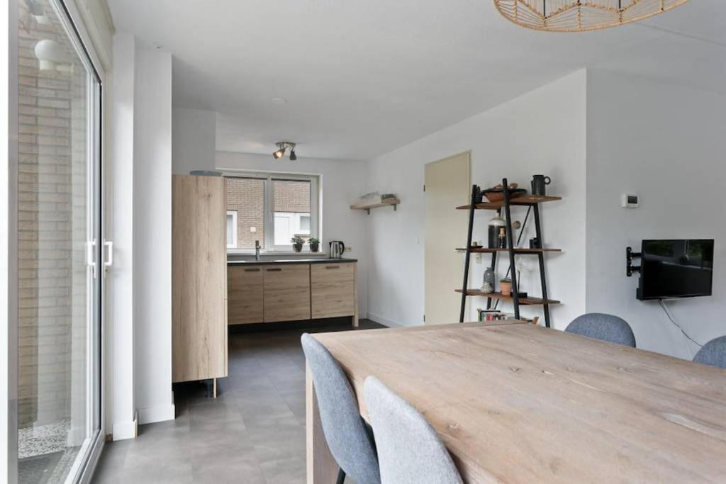 Huebsches Ferienhaus In Ouddorp - Fusslaeufig Zum Strand Und Zentrum Exteriör bild