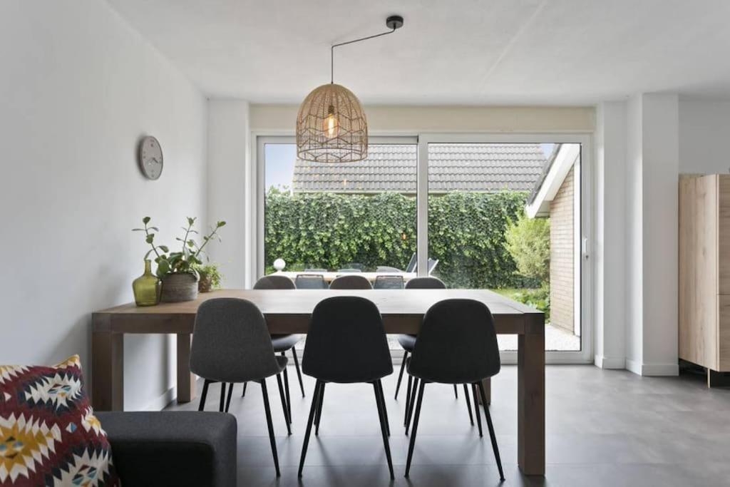 Huebsches Ferienhaus In Ouddorp - Fusslaeufig Zum Strand Und Zentrum Exteriör bild