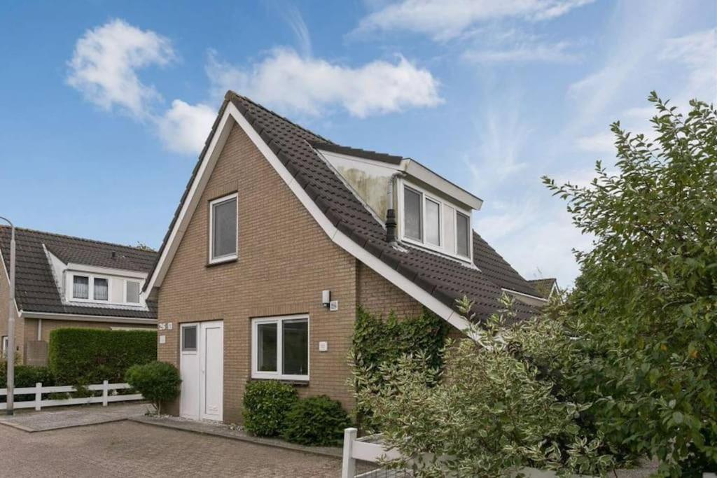 Huebsches Ferienhaus In Ouddorp - Fusslaeufig Zum Strand Und Zentrum Exteriör bild